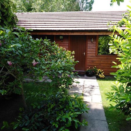 Manor Garden Lodge Wirral Exterior foto